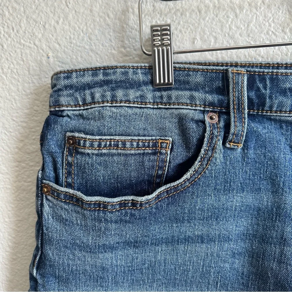 NWT Universal Thread Boyfriend Shorts Distressed Blue Jean Women’s Size 16 33